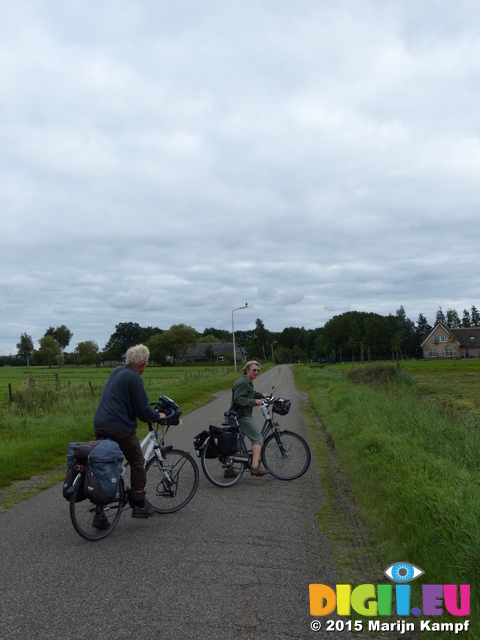 FZ020301 Hans and Machteld stopping for Buzzard